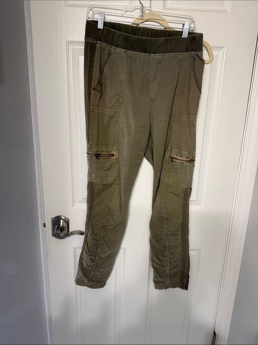 XCVI Wearables Large Green Mandala Ruched Pull On Slim Pants Lagenlook Cargo